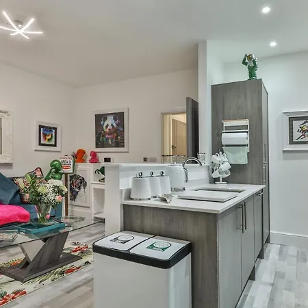 1 Bed House - Sleeps 2 - Parking - Wifi Scarborough