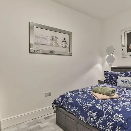 1 Bed House - Sleeps 2 - Parking - Wifi * Скарборо