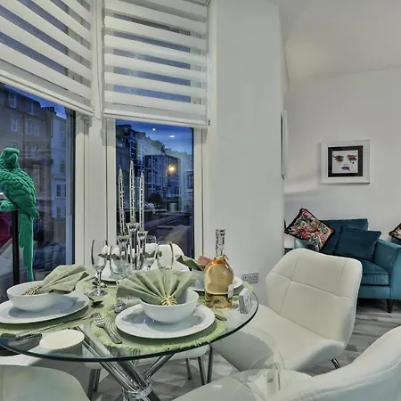 1 Bed House - Sleeps 2 - Parking - Wifi Скарборо