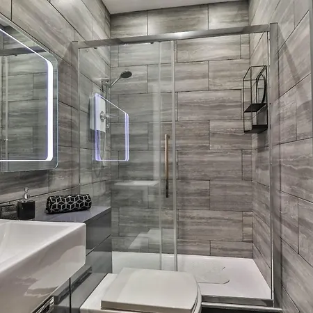 1 Bed House - Sleeps 2 - Parking - Wifi Скарборо