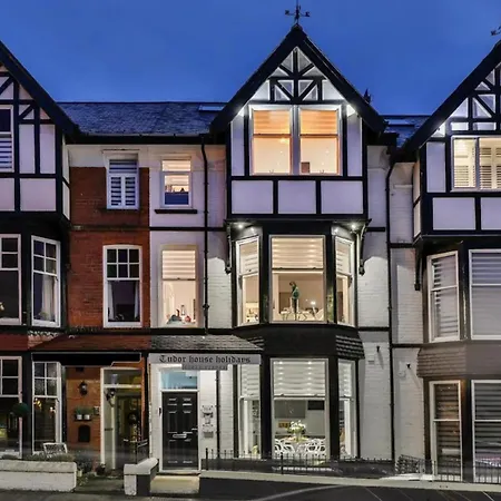 1 Bed House - Sleeps 2 - Parking - Wifi Скарборо