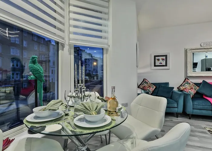 1 Bed Flat - Sleeps 2 - Parking - Wifi Scarborough