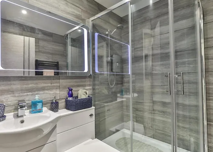 1 Bed Flat - Sleeps 2 - Parking - Wifi