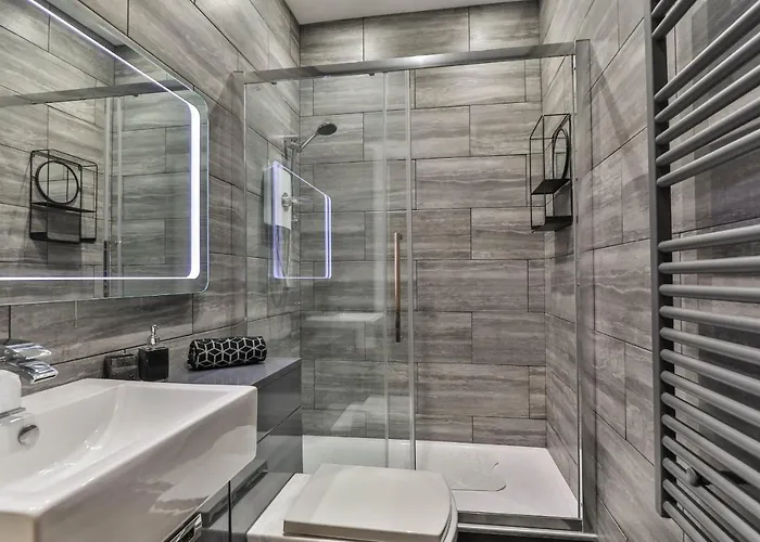 1 Bed House - Sleeps 2 - Parking - Wifi Scarborough